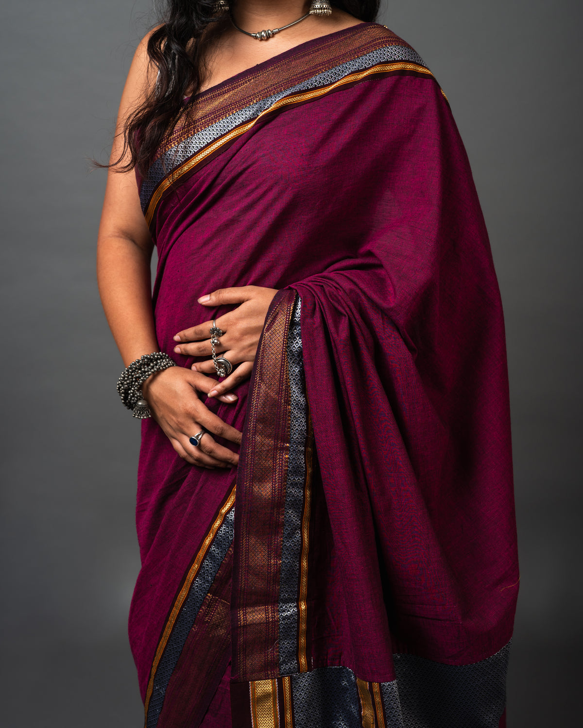 Khun Saree 01