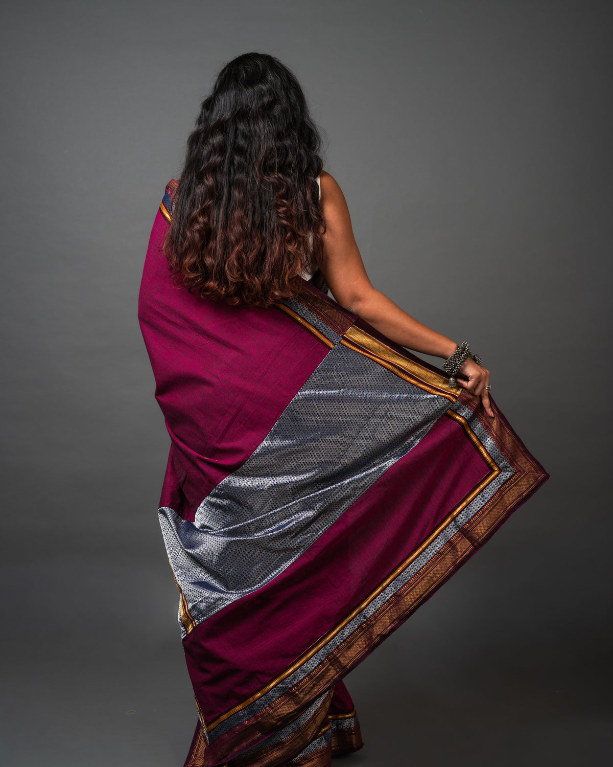 Khun Saree 01